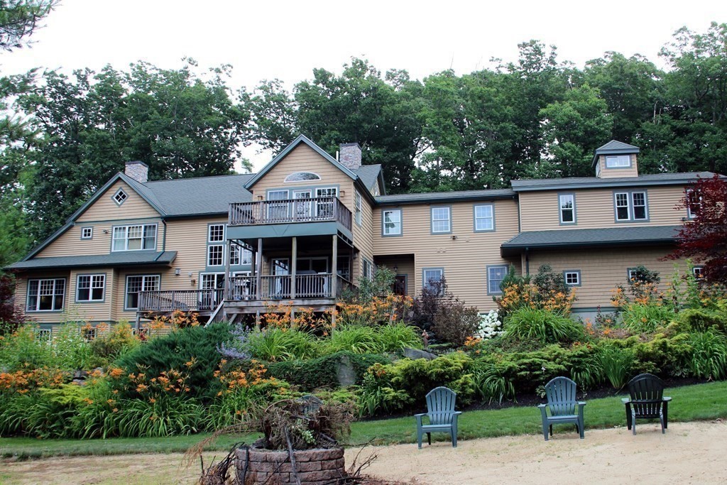 12 Estabrook Park Road Westminster, MA 01473 - Photo 2 of 29 a front view of a house with garden