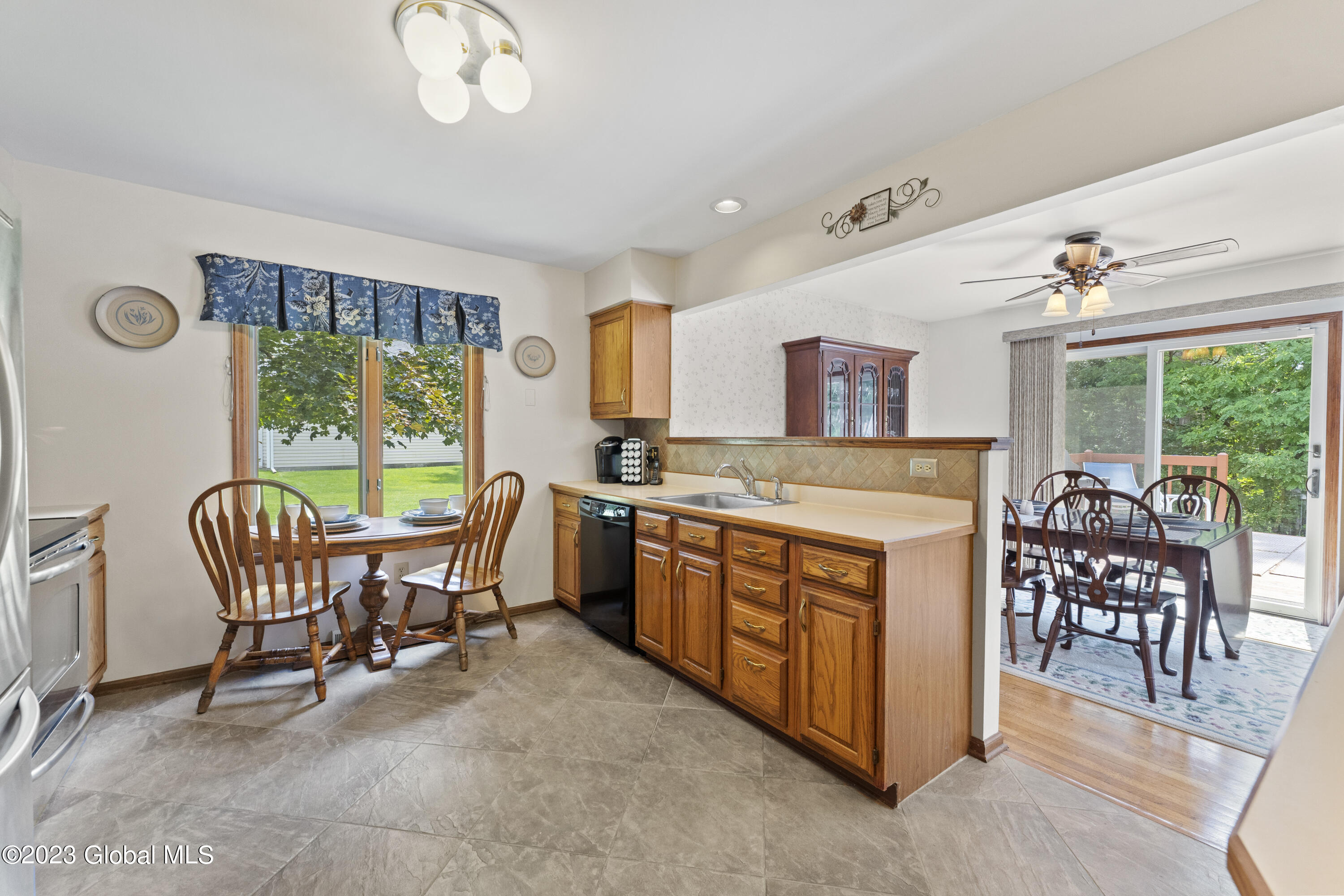 281 Autumn Run Rotterdam, NY 12306 - Photo 11 of 30 19-DOD08549