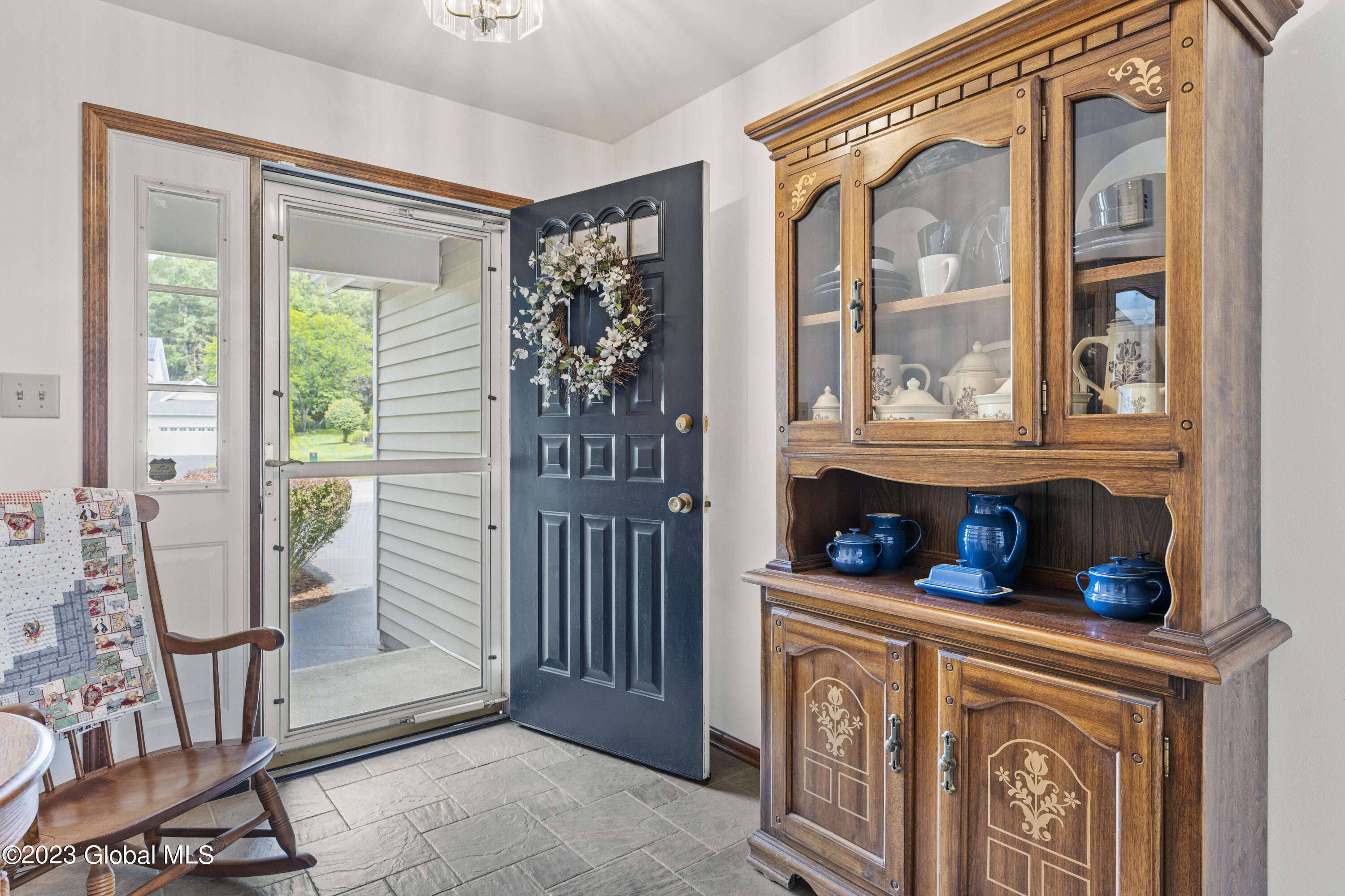 281 Autumn Run Rotterdam, NY 12306 - Photo 4 of 30 12-DOD08528