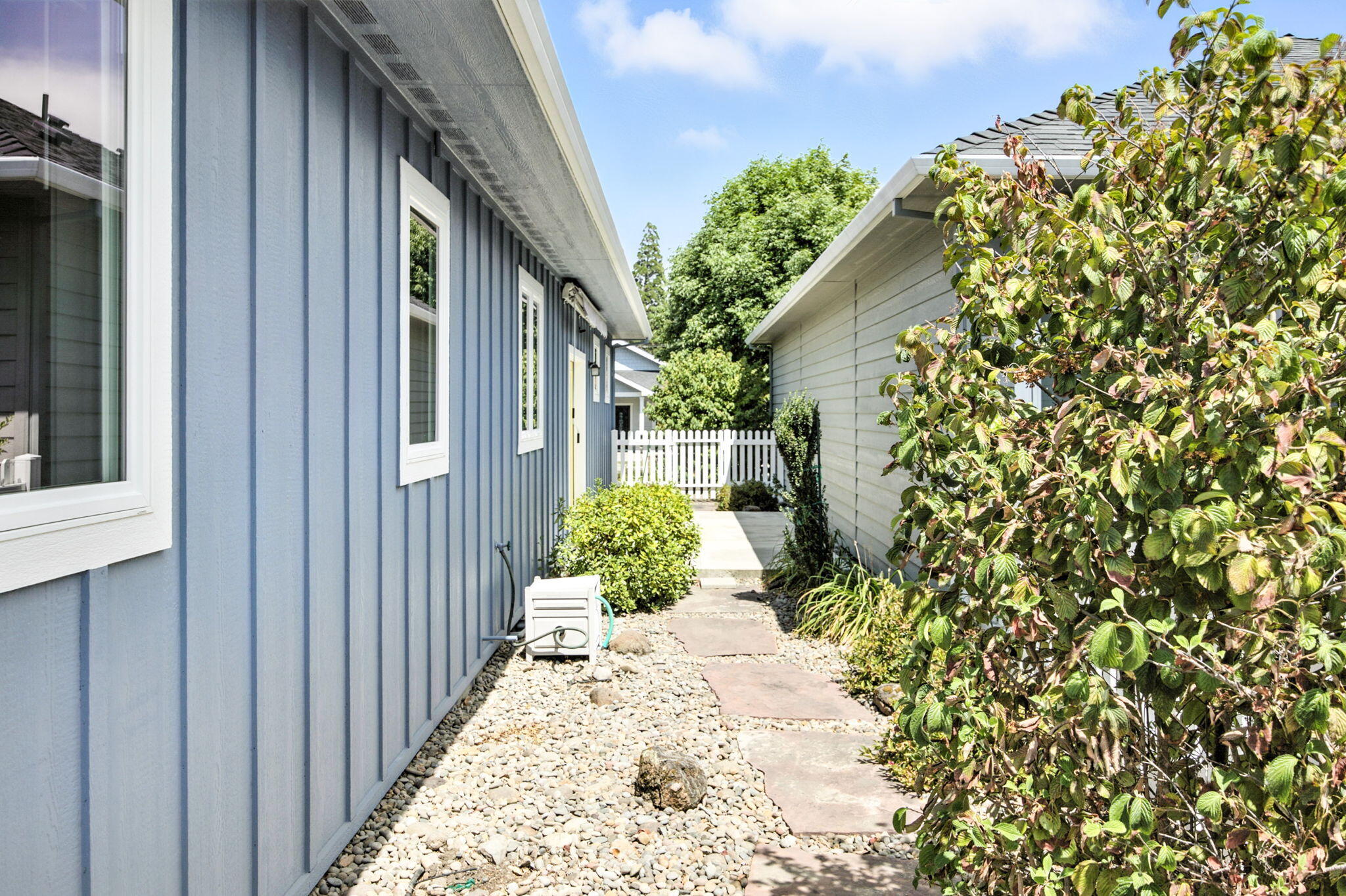 1167 Boulder Ridge Street Central Point, OR 97502 - Photo 7 of 35 APX_7886