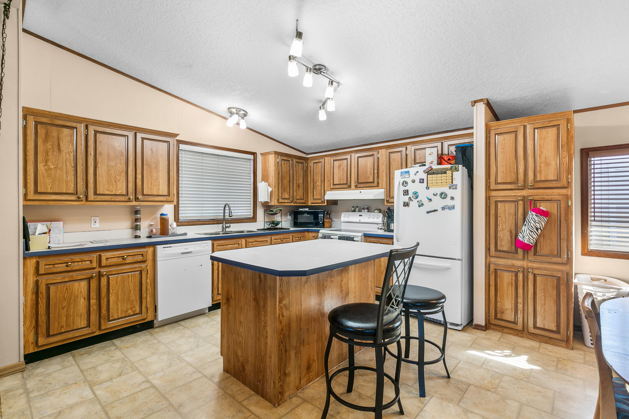 10228 Southwest Ruth Drive Culver, OR 97734 - Photo 23 of 38 2021_10_01_10225_s_ruth_dr_culver-25