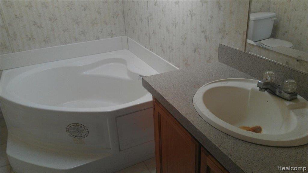 7111 Arendt Road Yale, MI 48097 - Photo 5 of 7 mstr bath 2.jpg