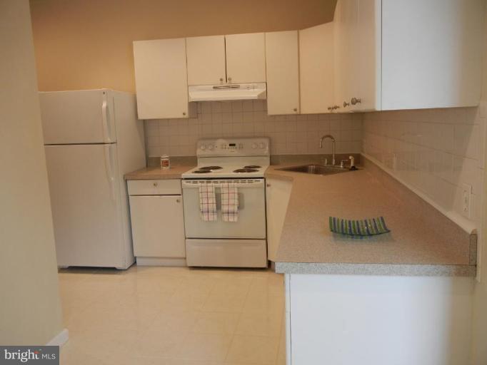 337 K Street Northeast Washington, DC 20002 - Photo 3 of 8 Kitchen