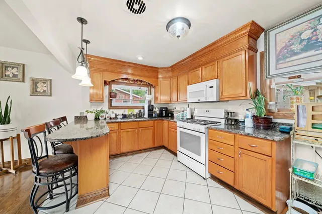 $170,000 | 3048 Sherwood Avenue, Markham, IL 60428