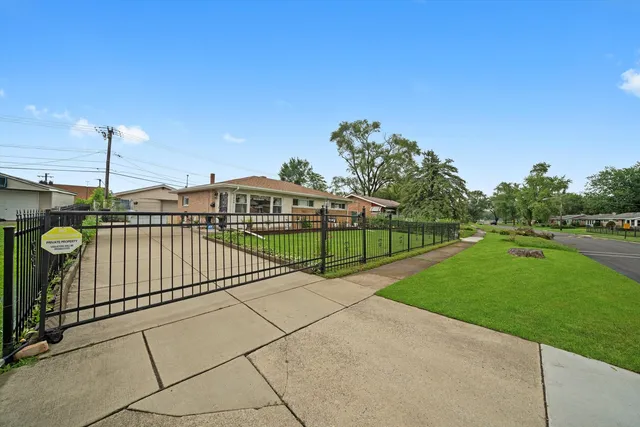 $170,000 | 3048 Sherwood Avenue, Markham, IL 60428