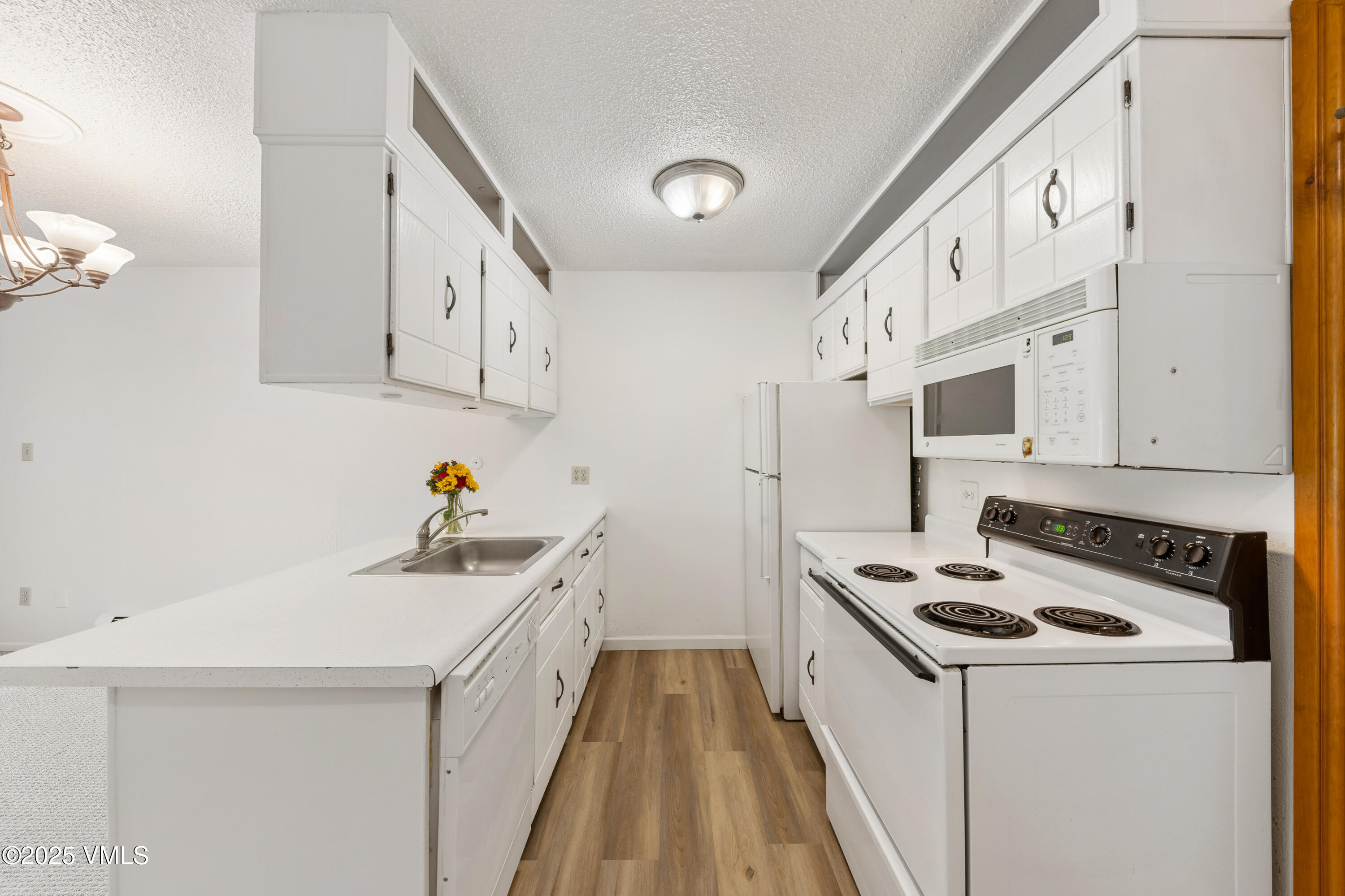 903 North Frontage Road West, Unit 10 Vail, CO 81657 - Photo 8 of 33 718A5416