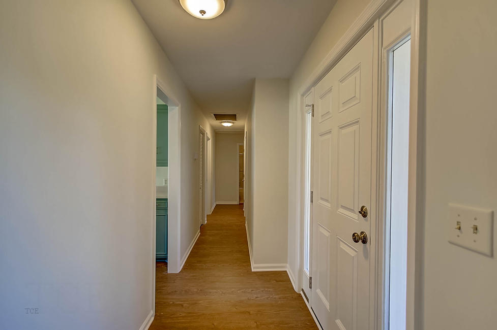 1549 Longview Road Mount Pleasant, SC 29464 - Photo 4 of 40 Front Hallway