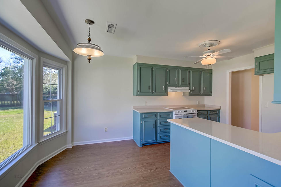 1549 Longview Road Mount Pleasant, SC 29464 - Photo 9 of 40 Eat-In Kitchen