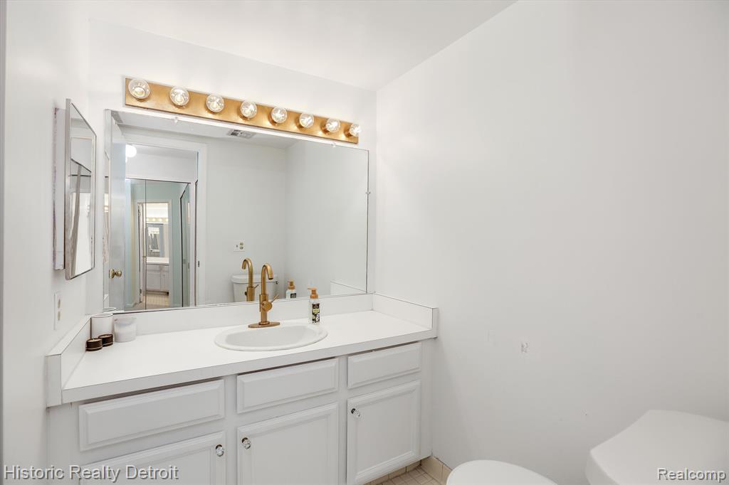 29656 Middlebelt Road, Unit 1403 Farmington Hills, MI 48334 - Photo 16 of 39