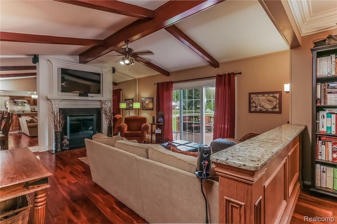 452 Lake Forest Road Rochester, MI 48309 - Photo 27 of 54 026-Family_Room-2988049-medium.jpg