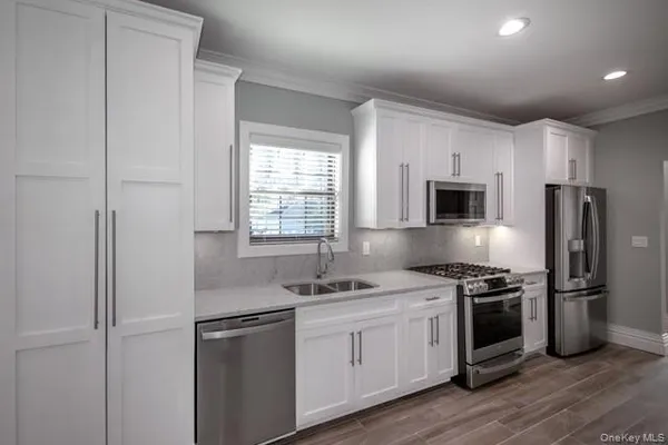 $3,750 | 576 Scranton Avenue, Unit 5764, Lynbrook, NY 11563