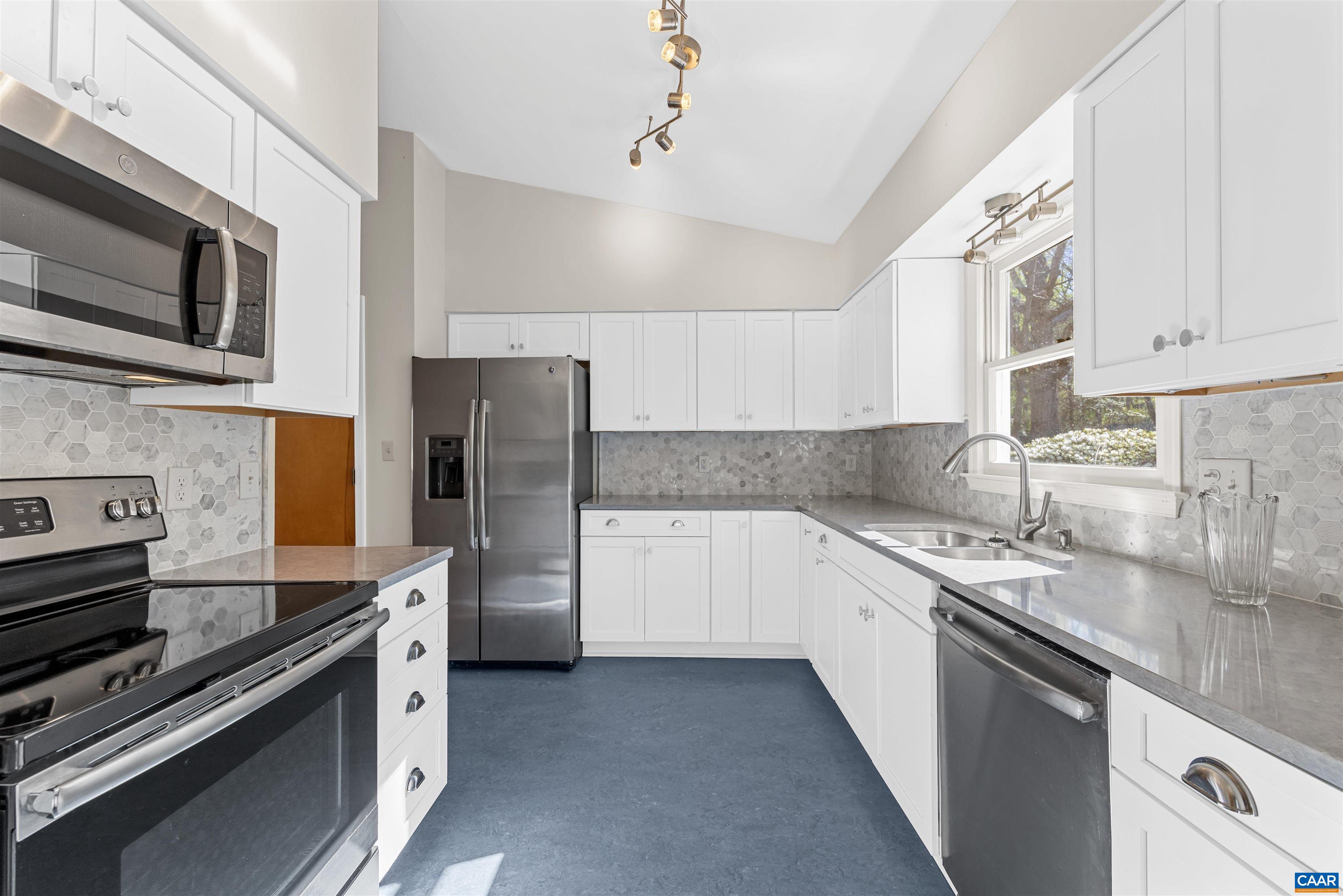 640 Big Oak Road Charlottesville, VA 22903 - Photo 9 of 27