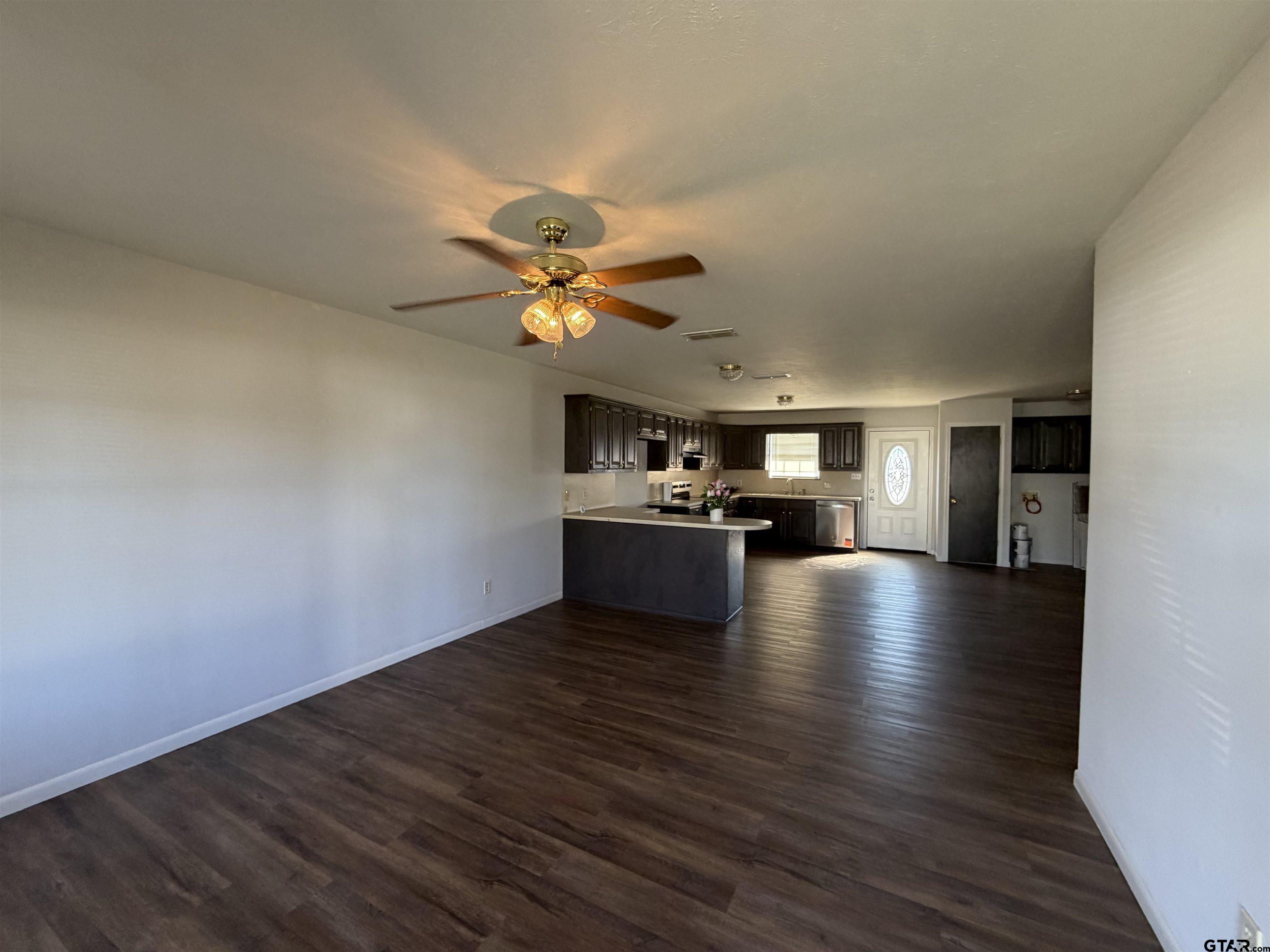 181 Summer Breeze Rusk, TX 75785 - Photo 2 of 19 Living room