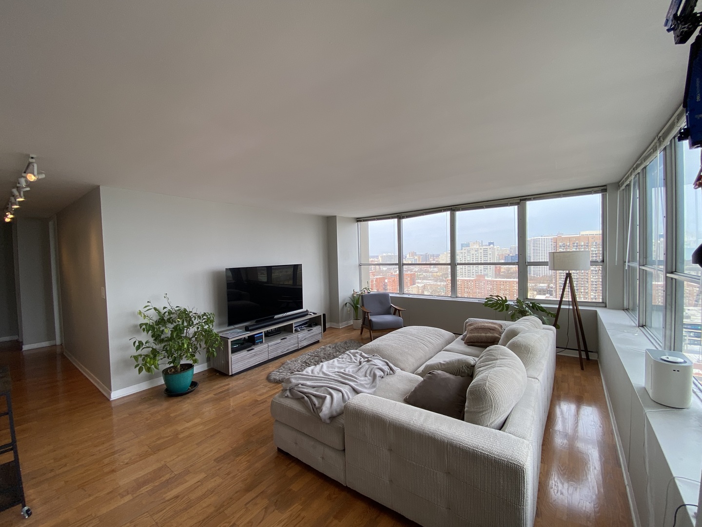 655 West Irving Park Road, Unit 2010 Chicago, IL 60613 - Photo 18 of 80