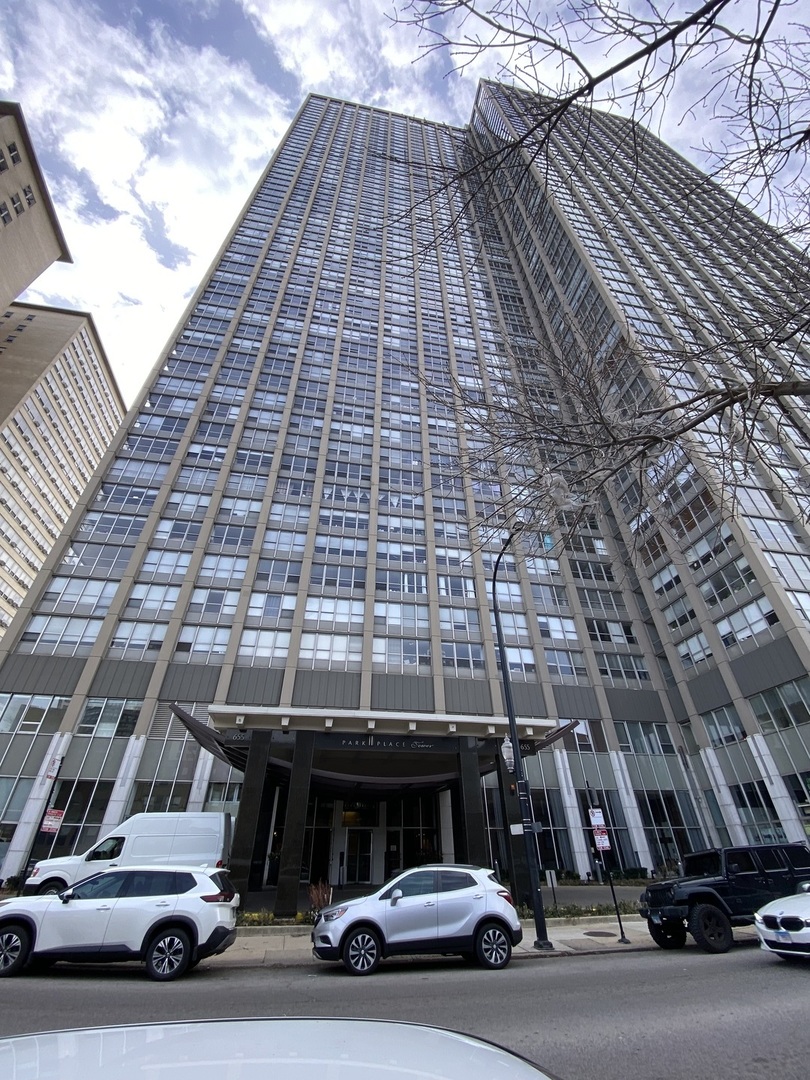 655 West Irving Park Road, Unit 2010 Chicago, IL 60613 - Photo 2 of 80