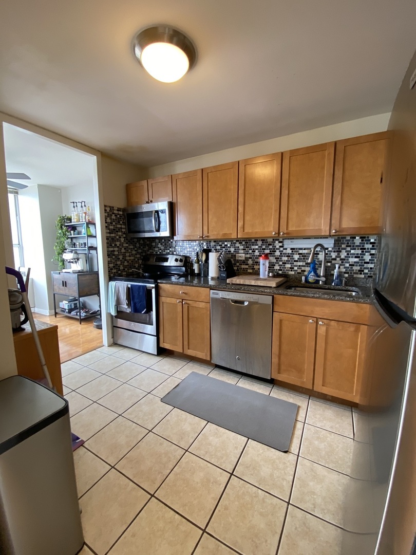655 West Irving Park Road, Unit 2010 Chicago, IL 60613 - Photo 21 of 80