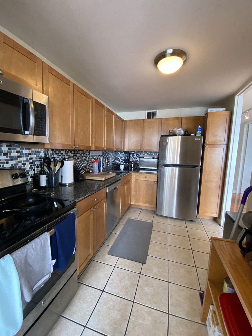 655 West Irving Park Road, Unit 2010 Chicago, IL 60613 - Photo 22 of 80