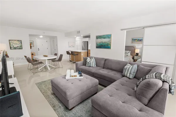 $4,198 | 5825 Collins Avenue, Unit 10E, Miami Beach, FL 33140