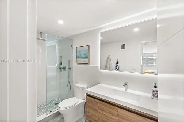 $4,198 | 5825 Collins Avenue, Unit 10E, Miami Beach, FL 33140