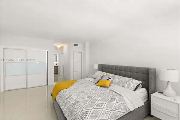 $4,198 | 5825 Collins Avenue, Unit 10E, Miami Beach, FL 33140