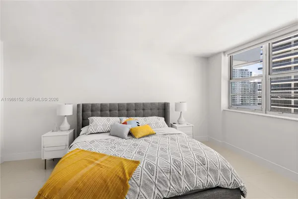 $4,198 | 5825 Collins Avenue, Unit 10E, Miami Beach, FL 33140