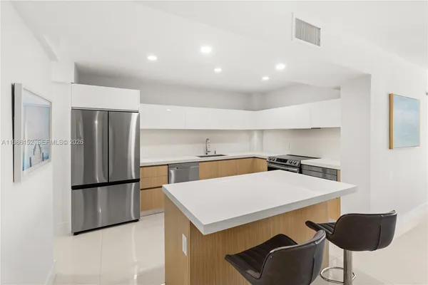 $4,198 | 5825 Collins Avenue, Unit 10E, Miami Beach, FL 33140