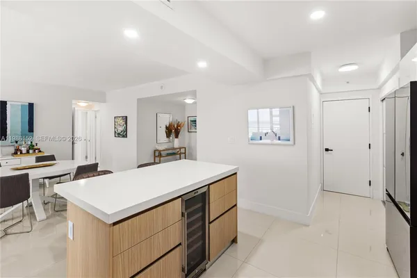 $4,198 | 5825 Collins Avenue, Unit 10E, Miami Beach, FL 33140