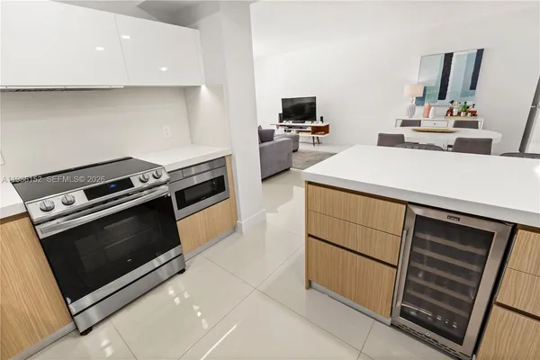 $4,198 | 5825 Collins Avenue, Unit 10E, Miami Beach, FL 33140