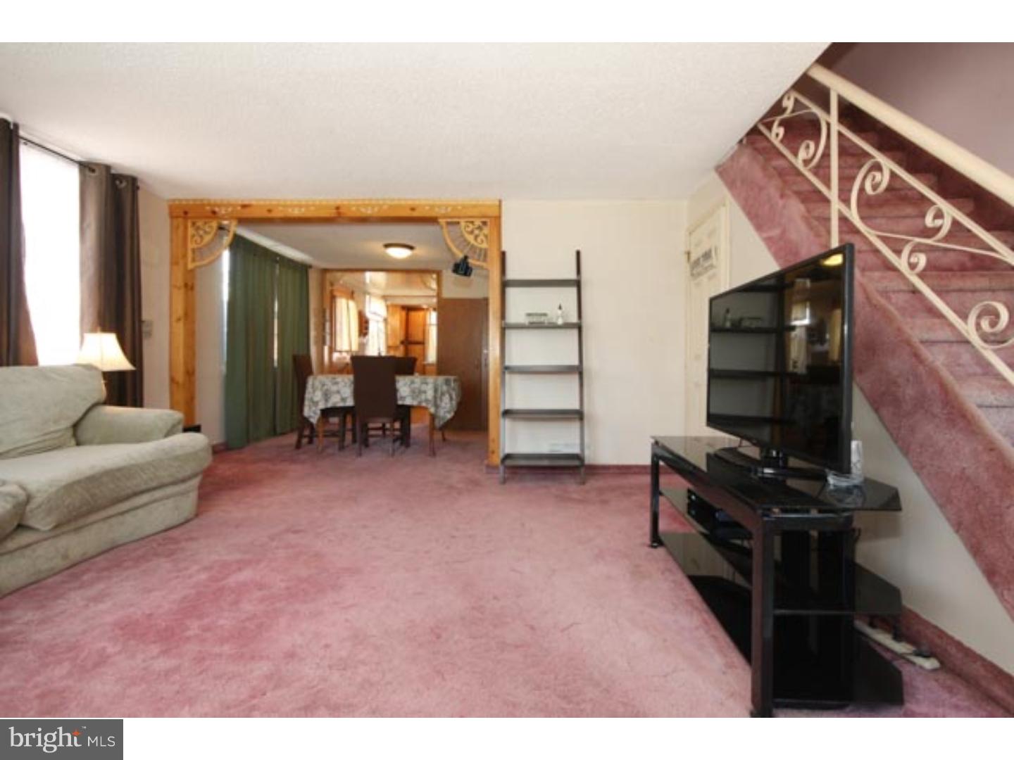 3553 Primrose Road Philadelphia, PA 19114 - Photo 2 of 25 Living Room