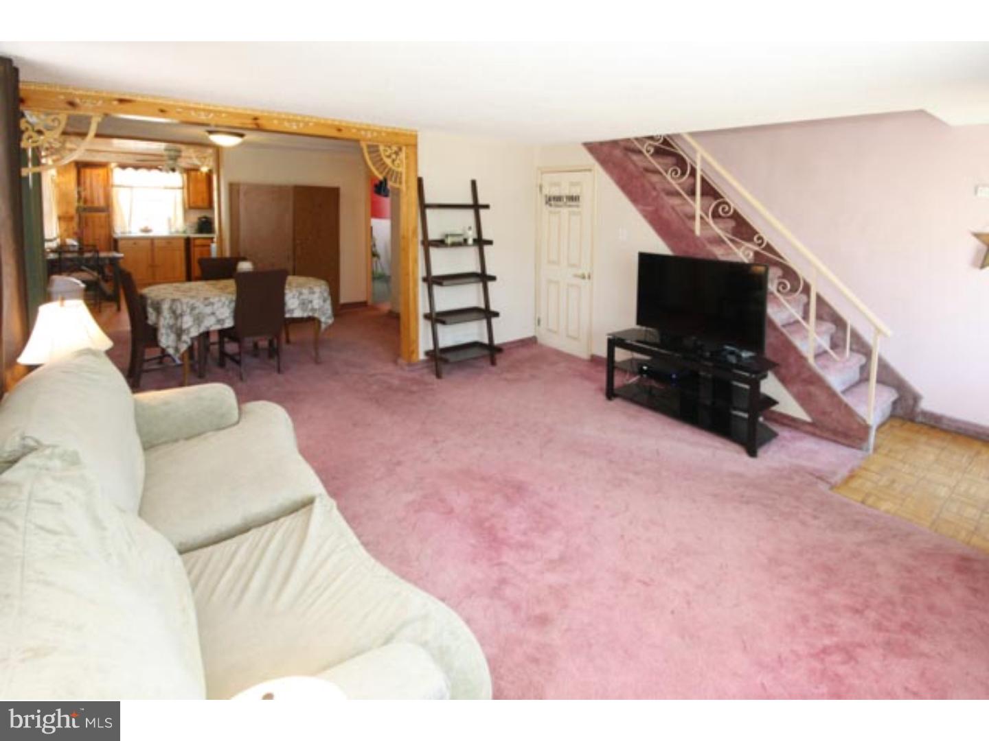 3553 Primrose Road Philadelphia, PA 19114 - Photo 3 of 25 Living Room