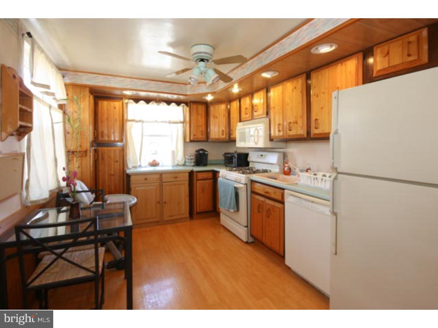 3553 Primrose Road Philadelphia, PA 19114 - Photo 8 of 25 Kitchen