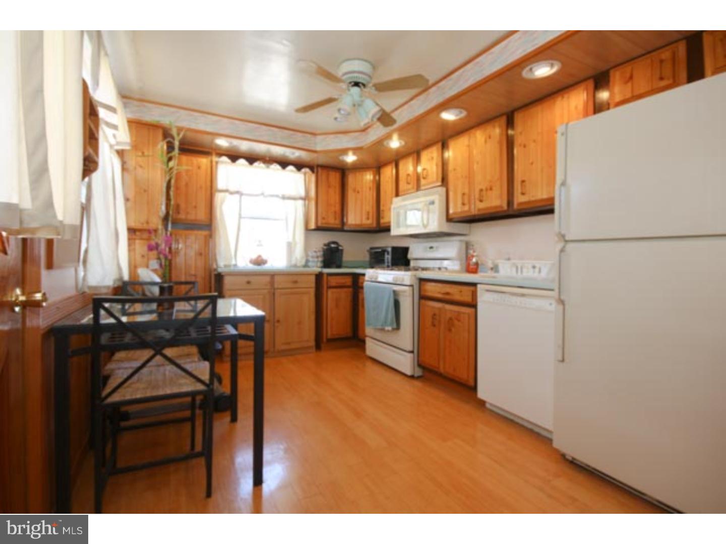3553 Primrose Road Philadelphia, PA 19114 - Photo 10 of 25 Kitchen