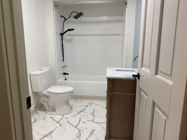 6241 Wards Mill Road Marion, IL 62959 - Photo 11 of 29 a bathroom with a toilet and a shower