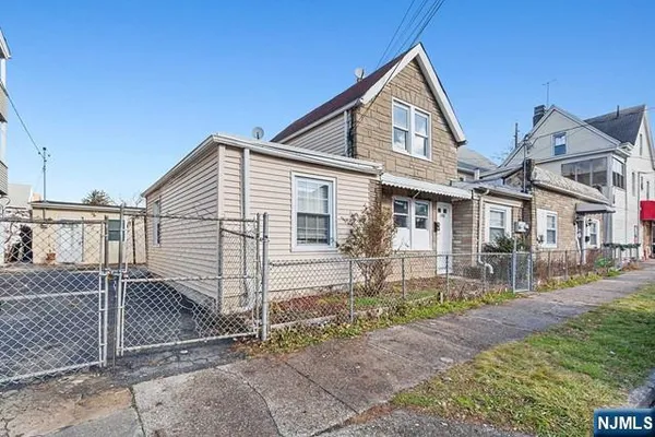 $1,575 | 503-505 12th Avenue, Unit 505, Paterson, NJ 07514