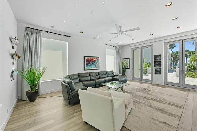 $22,000,000 | 3315 Bay Shore Road, Sarasota, FL 34234