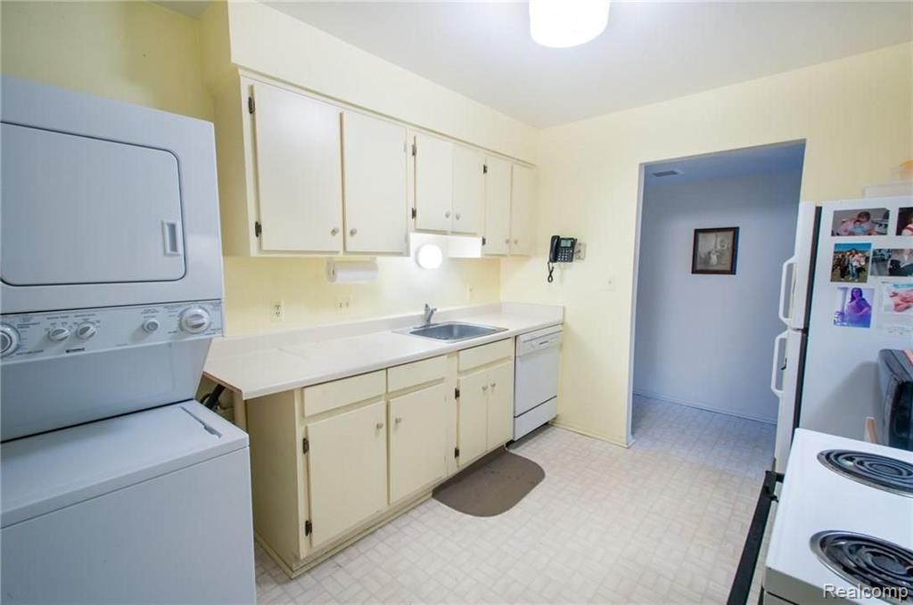 513 East University Drive, Unit 703 Rochester, MI 48307 - Photo 10 of 23