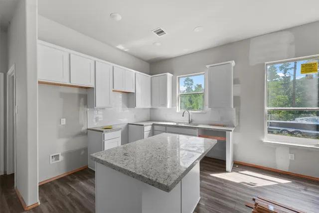 $205,900 | 15608 Sycamore Drive, Montgomery, TX 77356