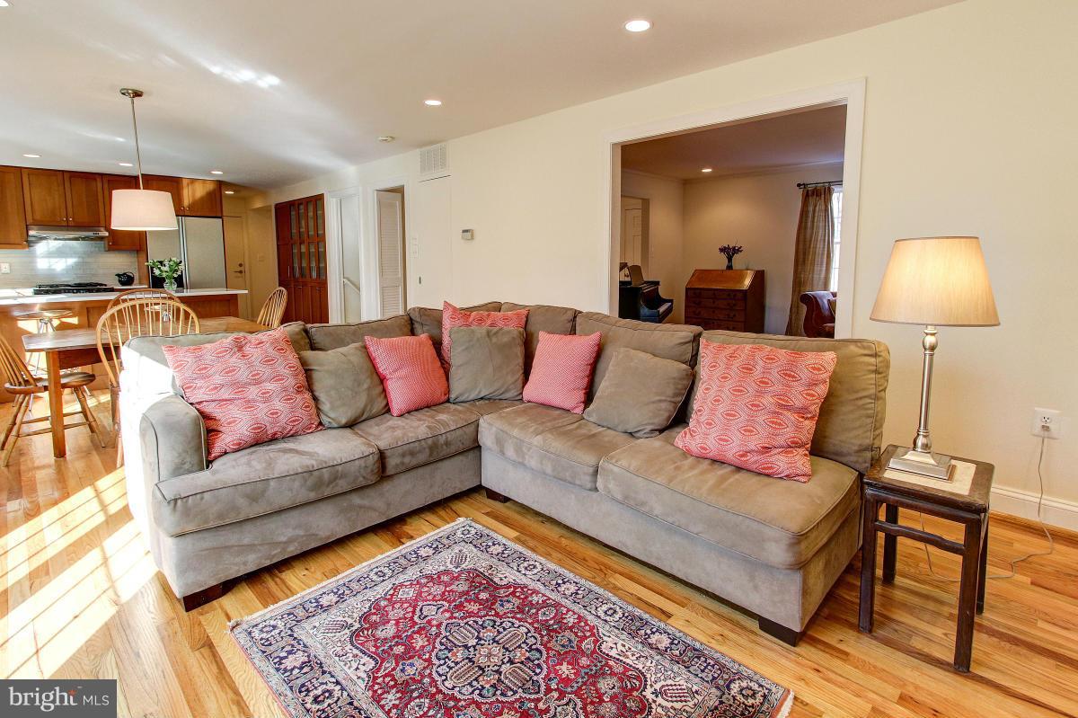 11419 Running Cedar Road Reston, VA 20191 - Photo 29 of 30 a living room with furniture and a lamp