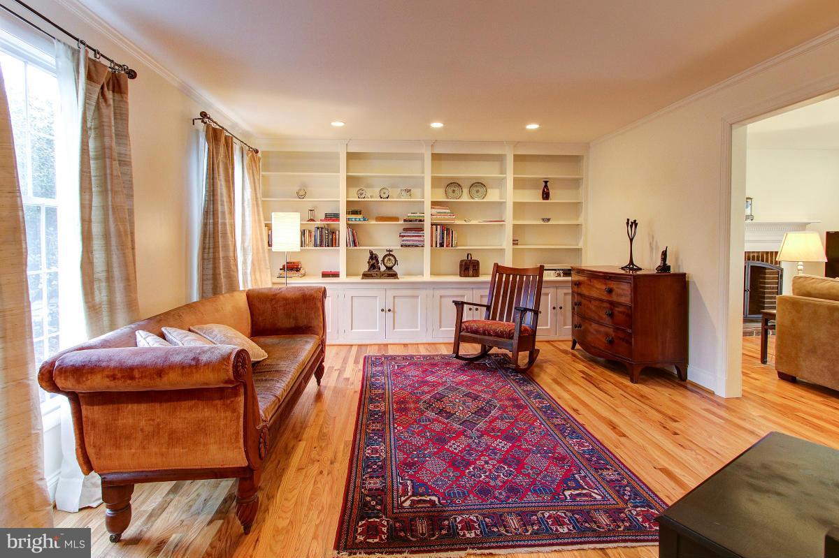 11419 Running Cedar Road Reston, VA 20191 - Photo 3 of 30 a living room with furniture and a rug
