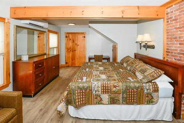 $1,950,000 | 679 Roosevelt Trail, Naples, ME 04055