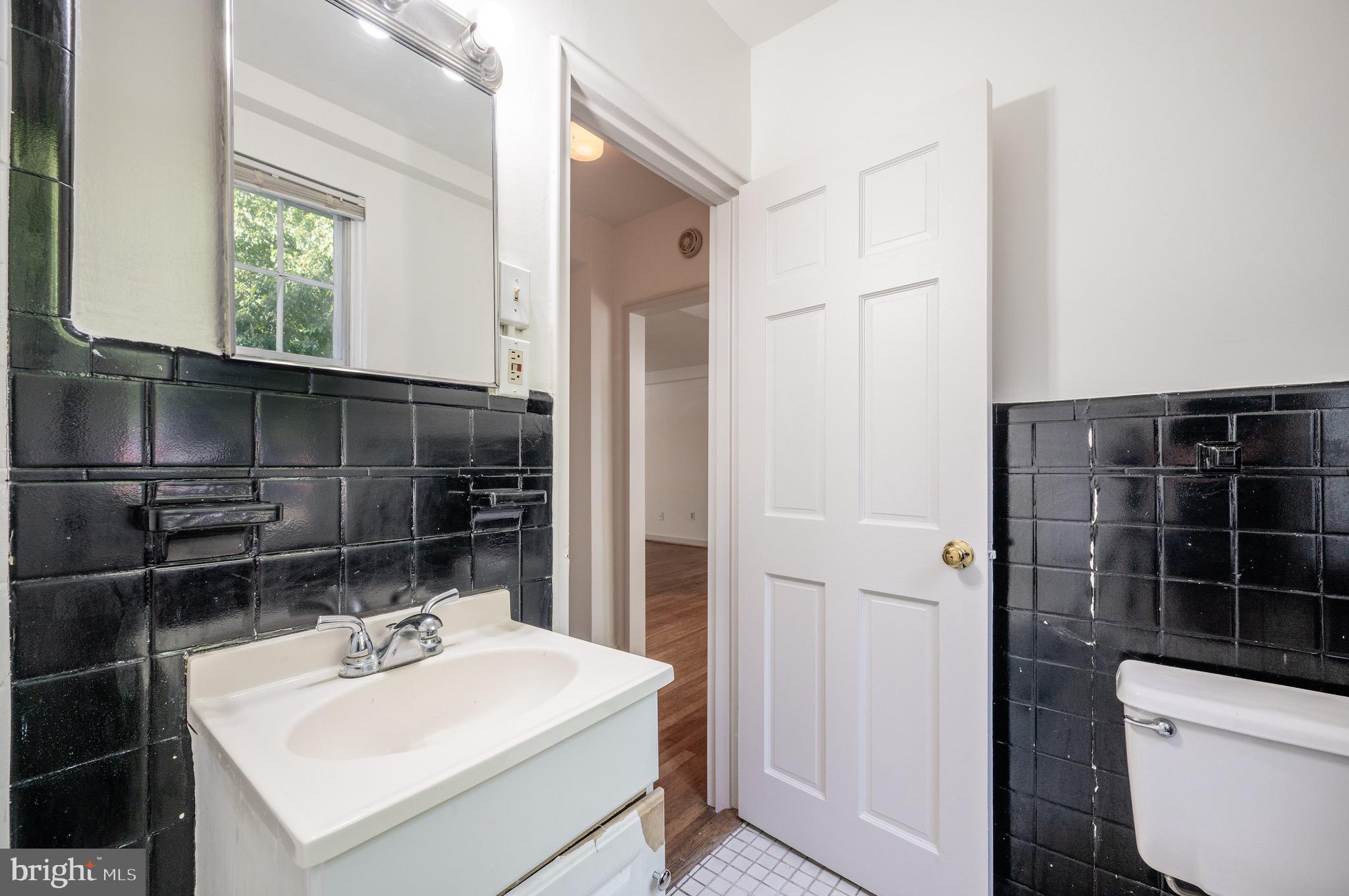 12 Ashby Street, Unit F Alexandria, VA 22305 - Photo 21 of 32