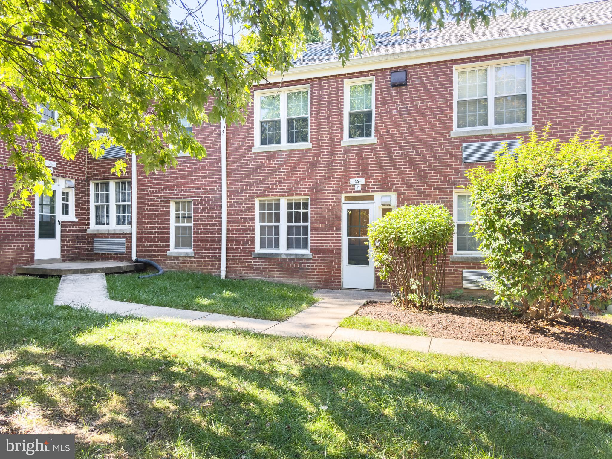 12 Ashby Street, Unit F Alexandria, VA 22305 - Photo 3 of 32