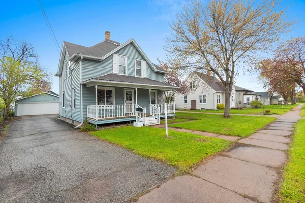 $190,000 | 17 East 2nd Street, Clintonville, WI 54929