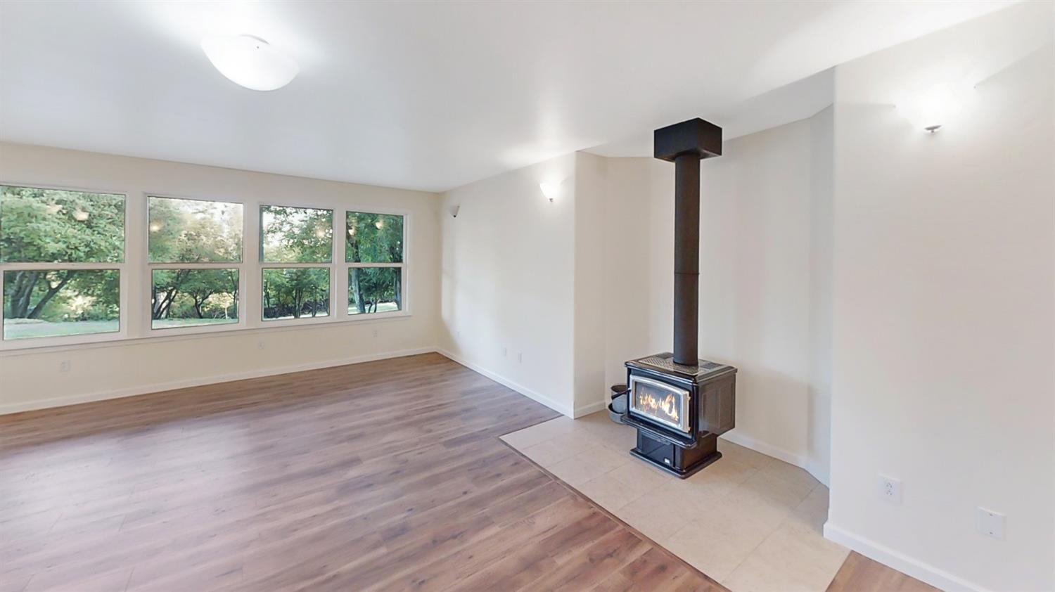 10095 Birchville Road Nevada City, CA 95959 - Photo 17 of 38 an empty room with windows