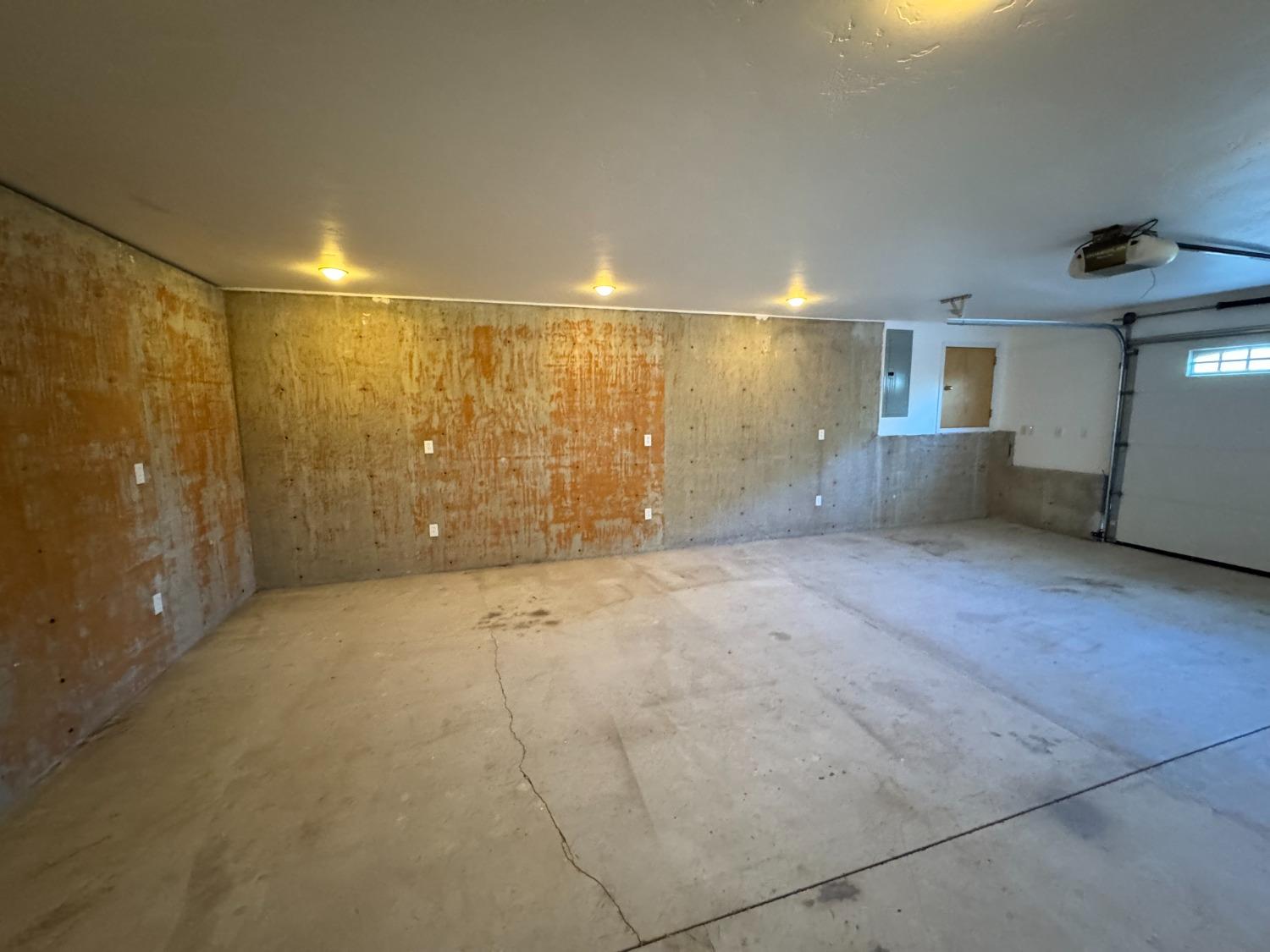 10095 Birchville Road Nevada City, CA 95959 - Photo 37 of 38 a view of a hallway