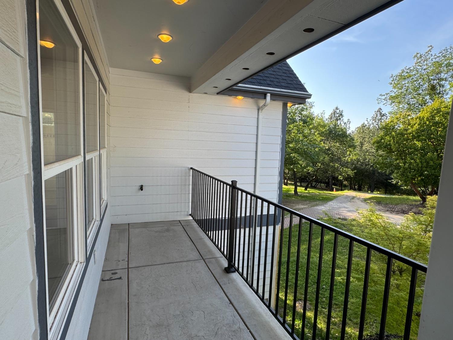 10095 Birchville Road Nevada City, CA 95959 - Photo 38 of 38 a view of a balcony