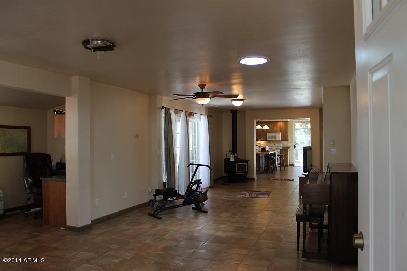 800-802 North Colcord Road Payson, AZ 85541 - Photo 12 of 39 Living Room 2