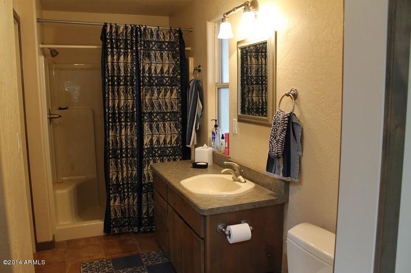 800-802 North Colcord Road Payson, AZ 85541 - Photo 21 of 39 Guest Bathroom