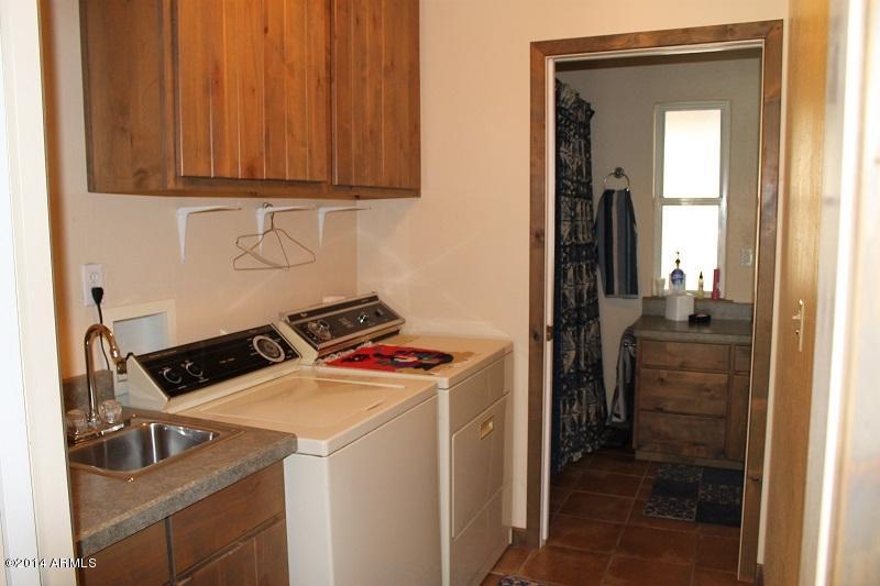 800-802 North Colcord Road Payson, AZ 85541 - Photo 23 of 39 Laundry Room
