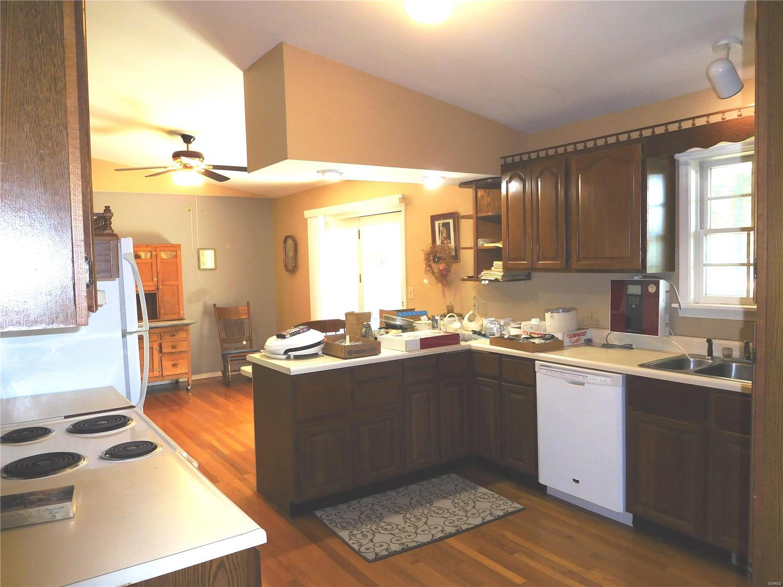 12610 Silver Lake Road Highland, IL 62249 - Photo 4 of 29